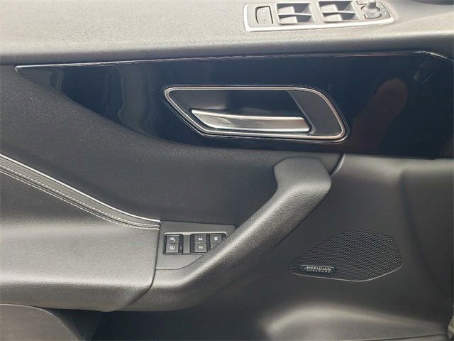 Used 2018 Jaguar F-PACE R-Sport image 35