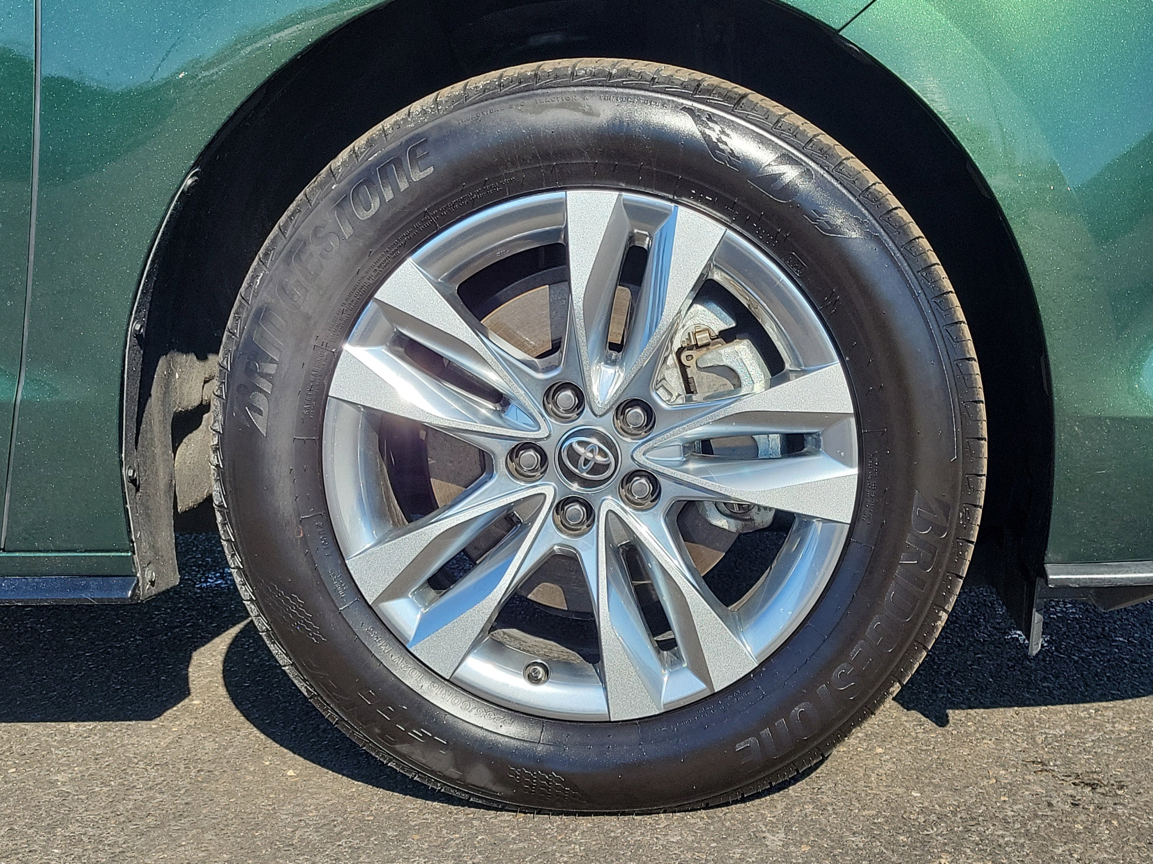 Used 2024 Toyota Sienna Limited image 5