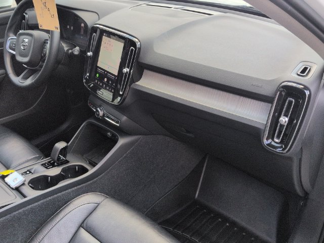 Used 2024 Volvo XC40 B5 Core AWD/4WD image 31