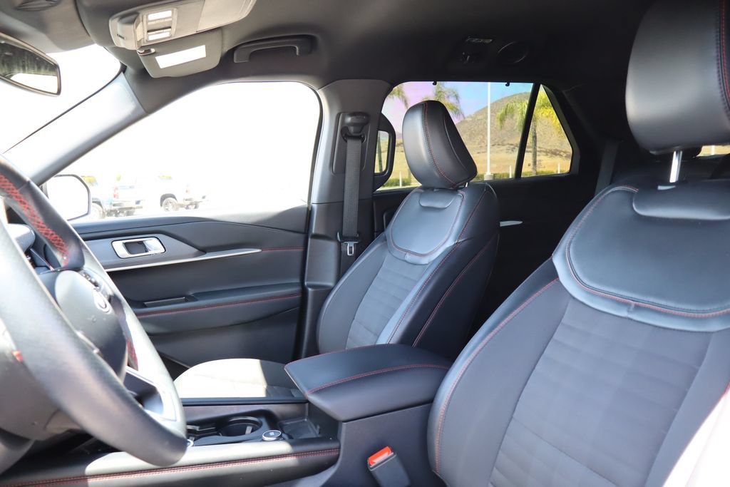 Used 2025 Ford Explorer ST-Line w/ Premium Package RWD image 17