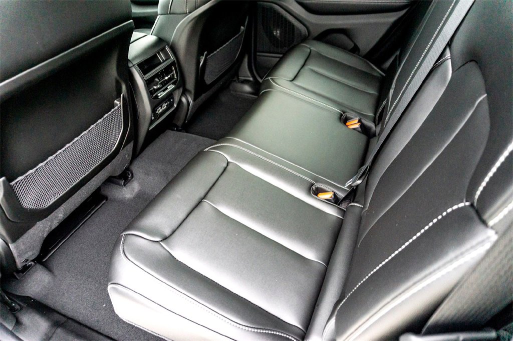 New 2025 Jeep Grand Cherokee Limited w/ Black Appearance Package image 18