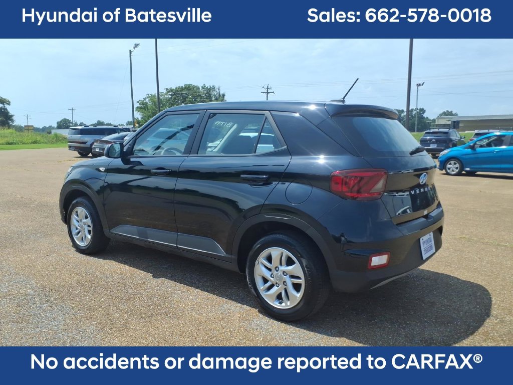 Certified 2025 Hyundai Venue SE FWD image 3