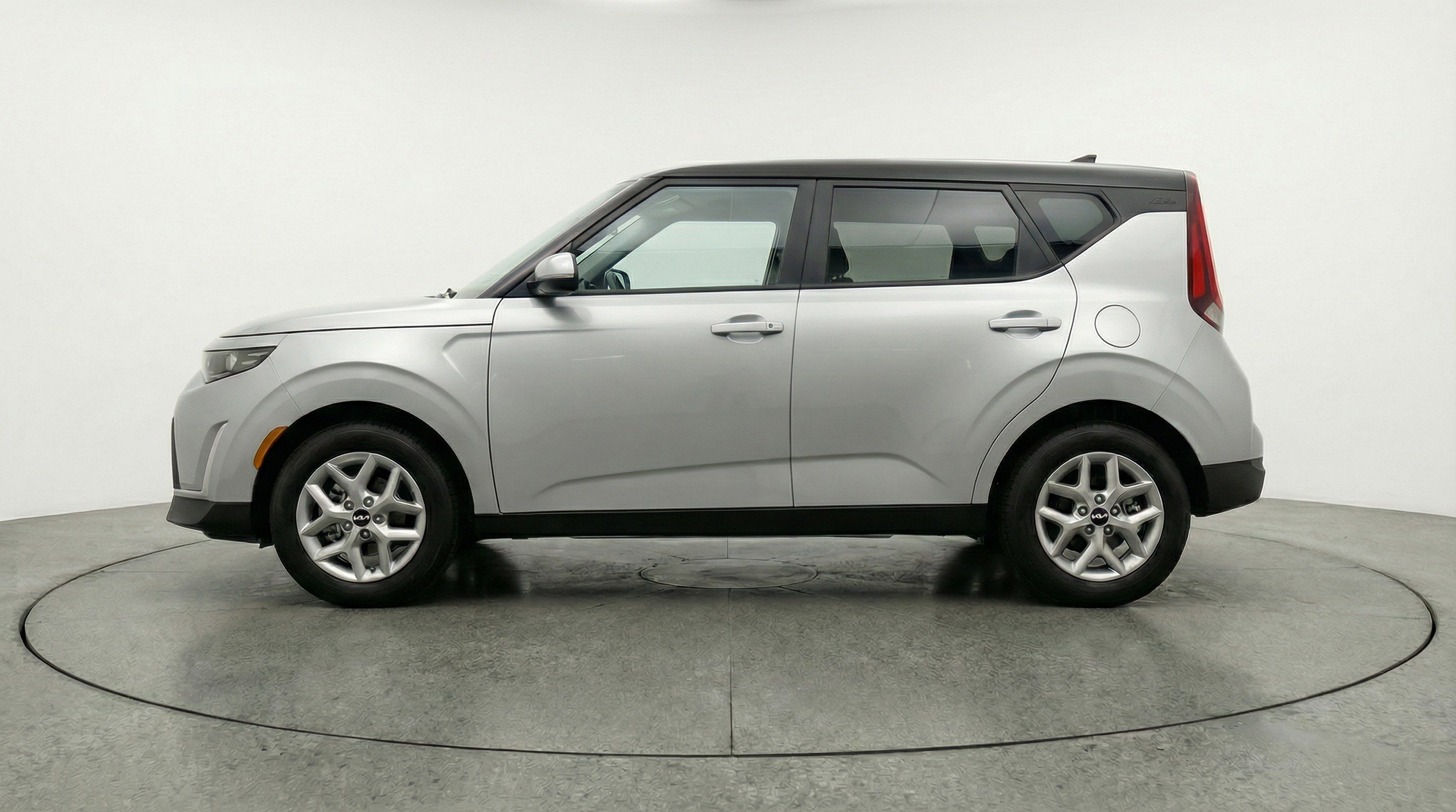 Used 2025 Kia Soul LX w/ LX Technology Package image 5