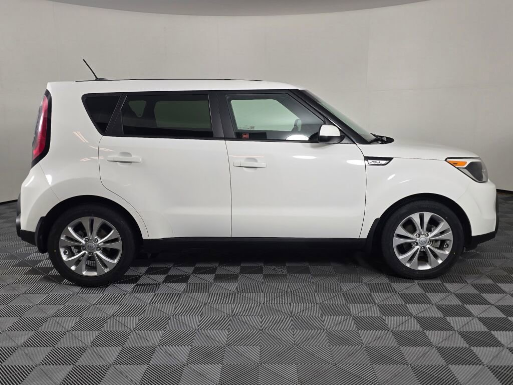 Used 2015 Kia Soul + image 3
