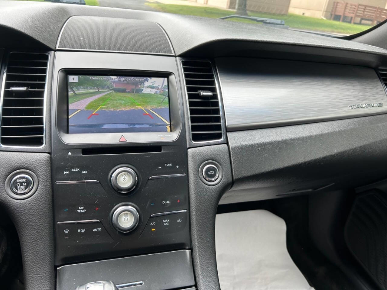 Used 2016 Ford Taurus SEL image 29