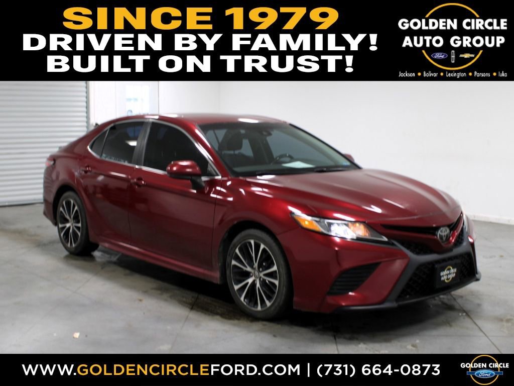 Used 2018 Toyota Camry SE image 1