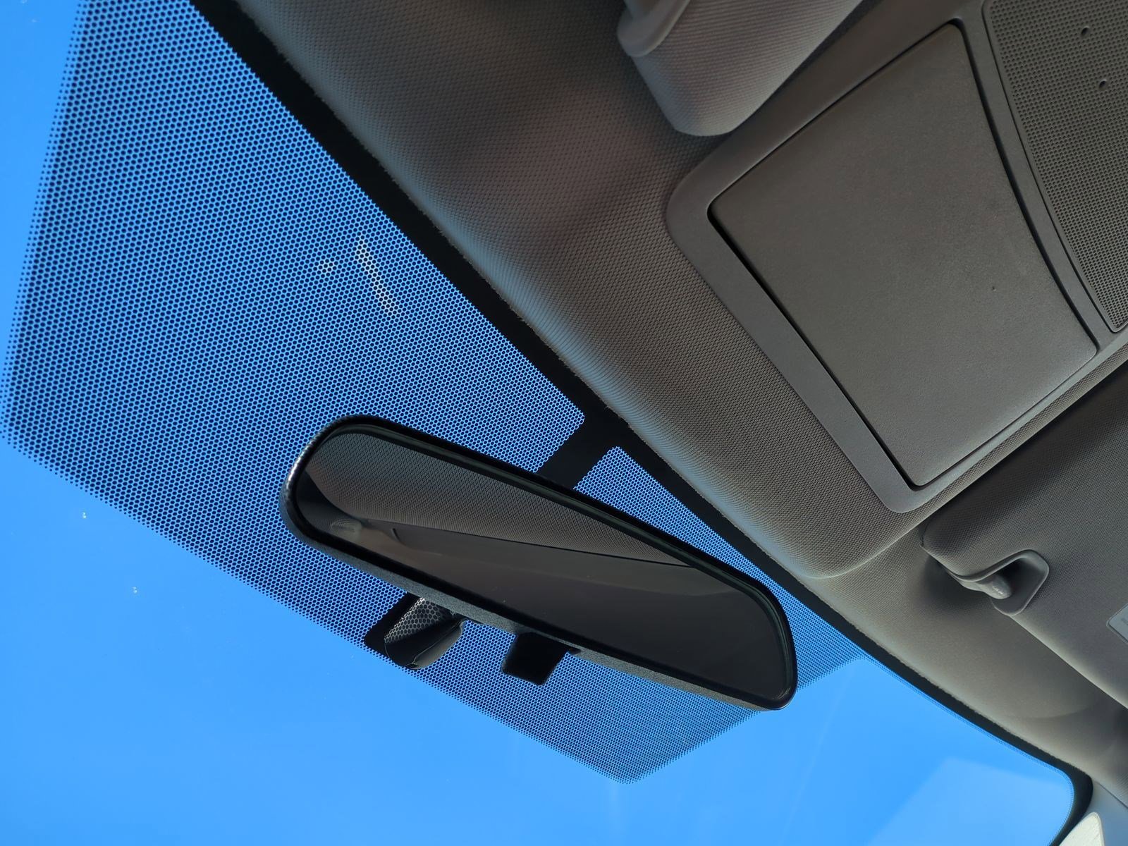 Used 2018 Nissan Rogue SV w/ Premium Package image 27