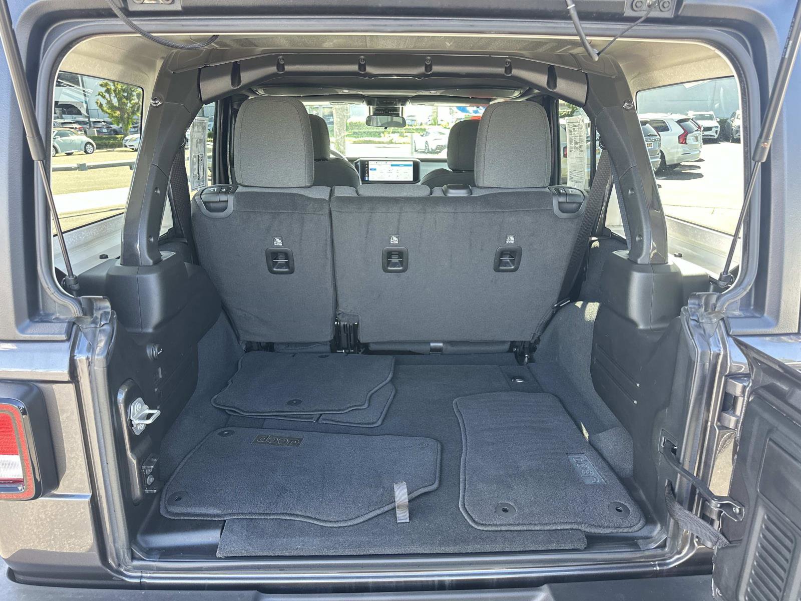 Used 2024 Jeep Wrangler Unlimited Sport image 23