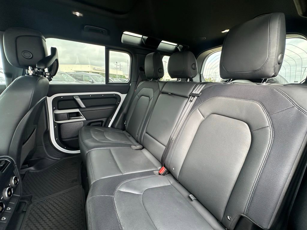 Used 2024 Land Rover Defender 110 X-Dynamic SE image 25