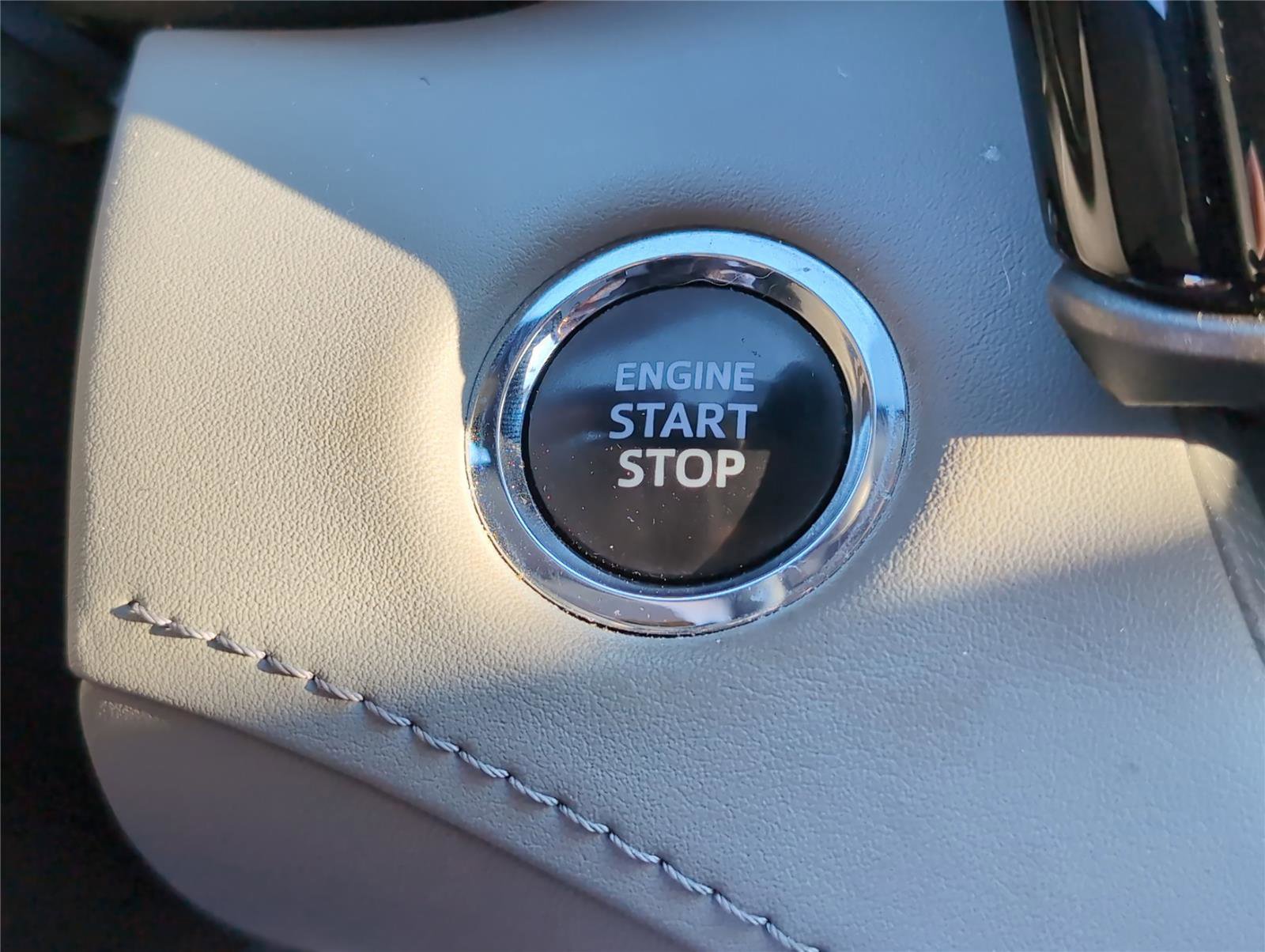 Used 2023 Toyota Highlander L image 19