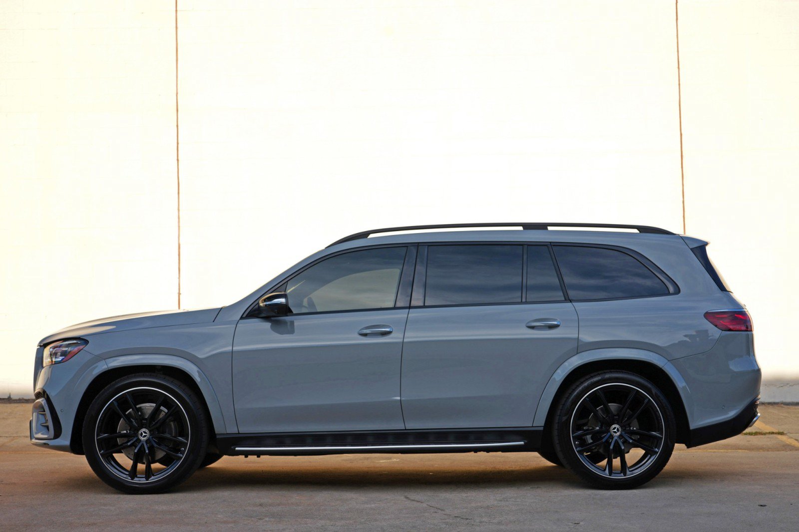 Used 2024 Mercedes-Benz GLS 580 4MATIC image 9