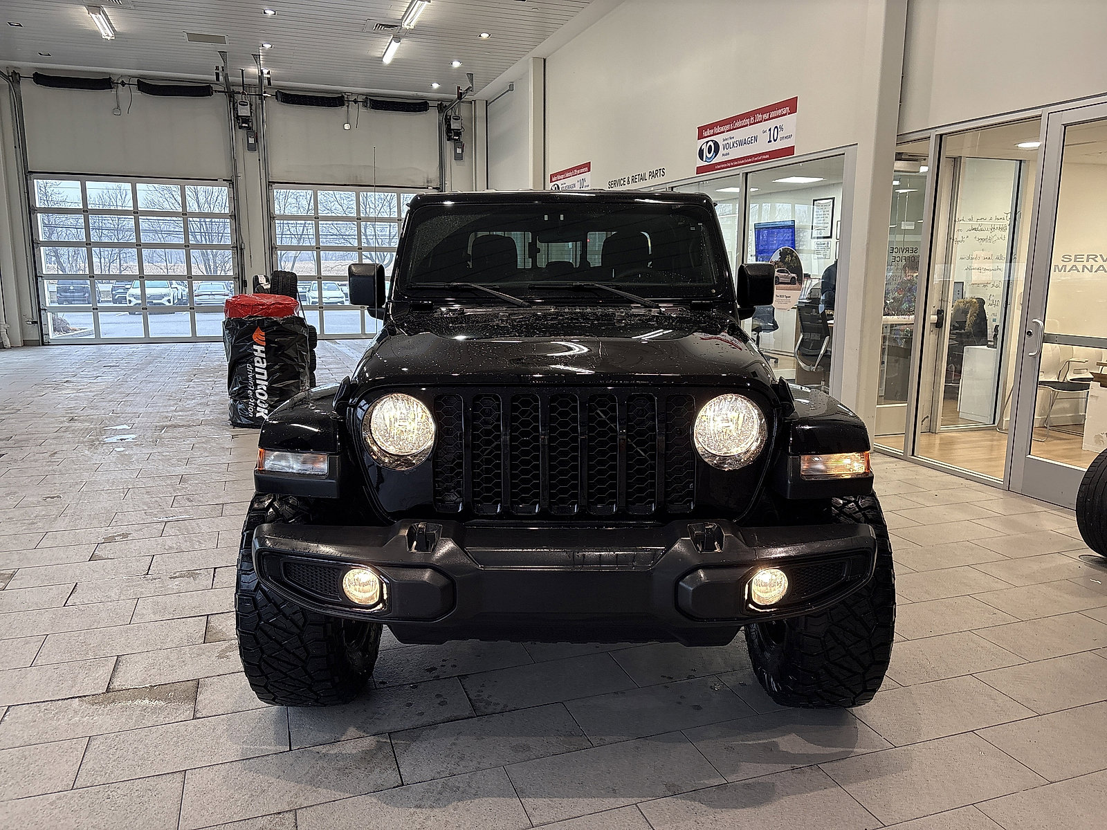 Used 2023 Jeep Gladiator Sport AWD/4WD image 2