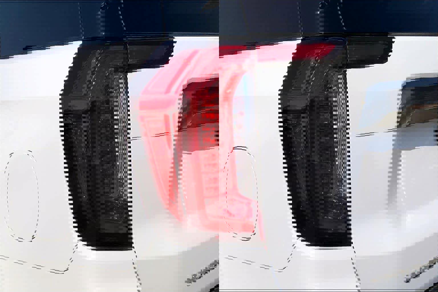 Used 2022 GMC Yukon XL AT4 image 28