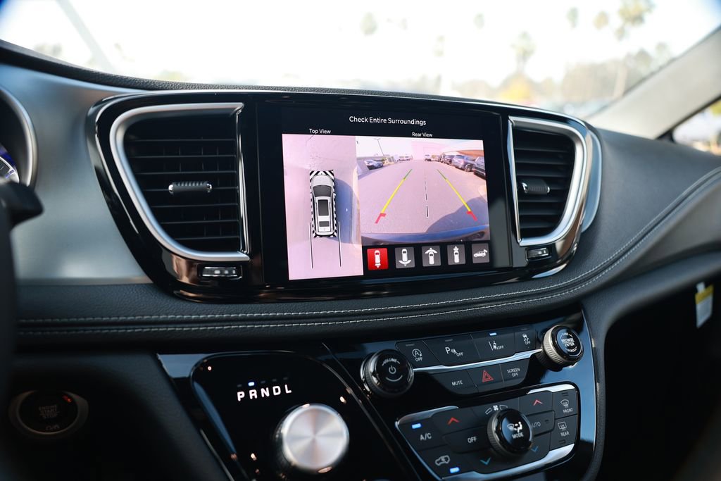 New 2026 Chrysler Pacifica Limited image 19