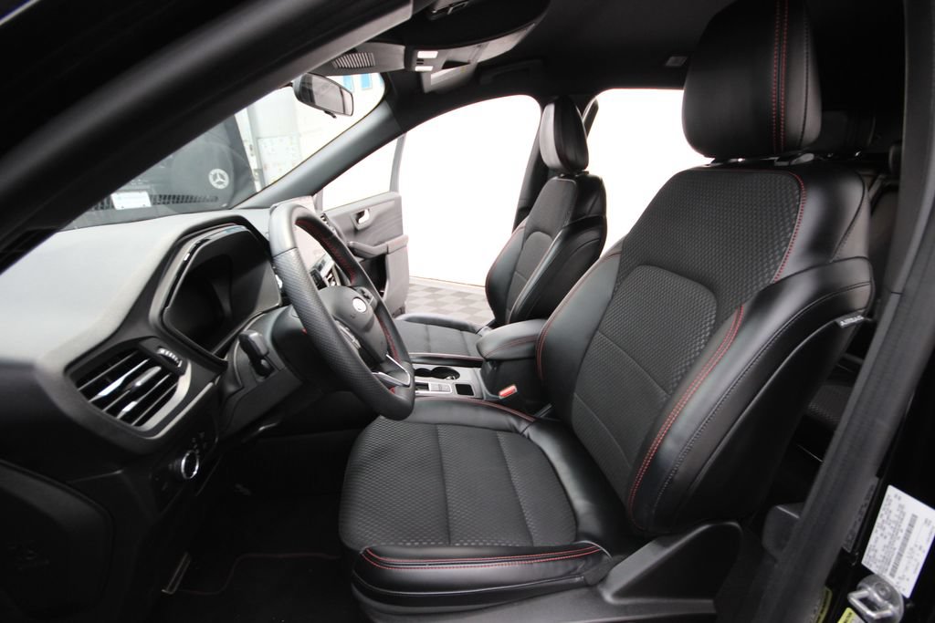 Used 2023 Ford Escape ST-Line w/ Tech Pack #1 AWD/4WD image 13