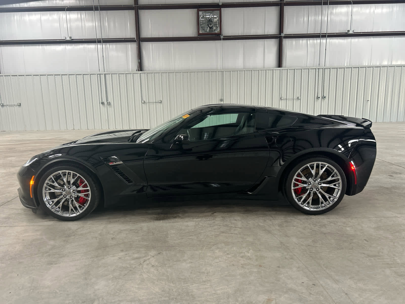 Used 2015 Chevrolet Corvette Z06 w/ 3LZ Preferred Equipment Group image 2
