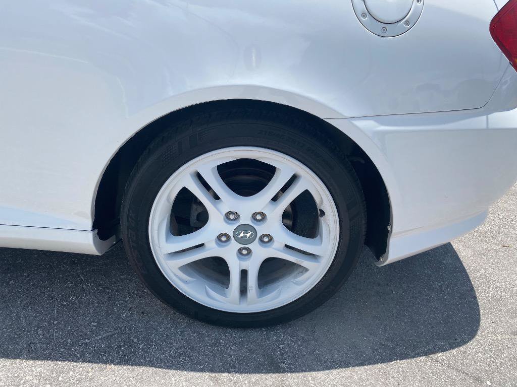Used 2004 Hyundai Tiburon GT FWD image 11