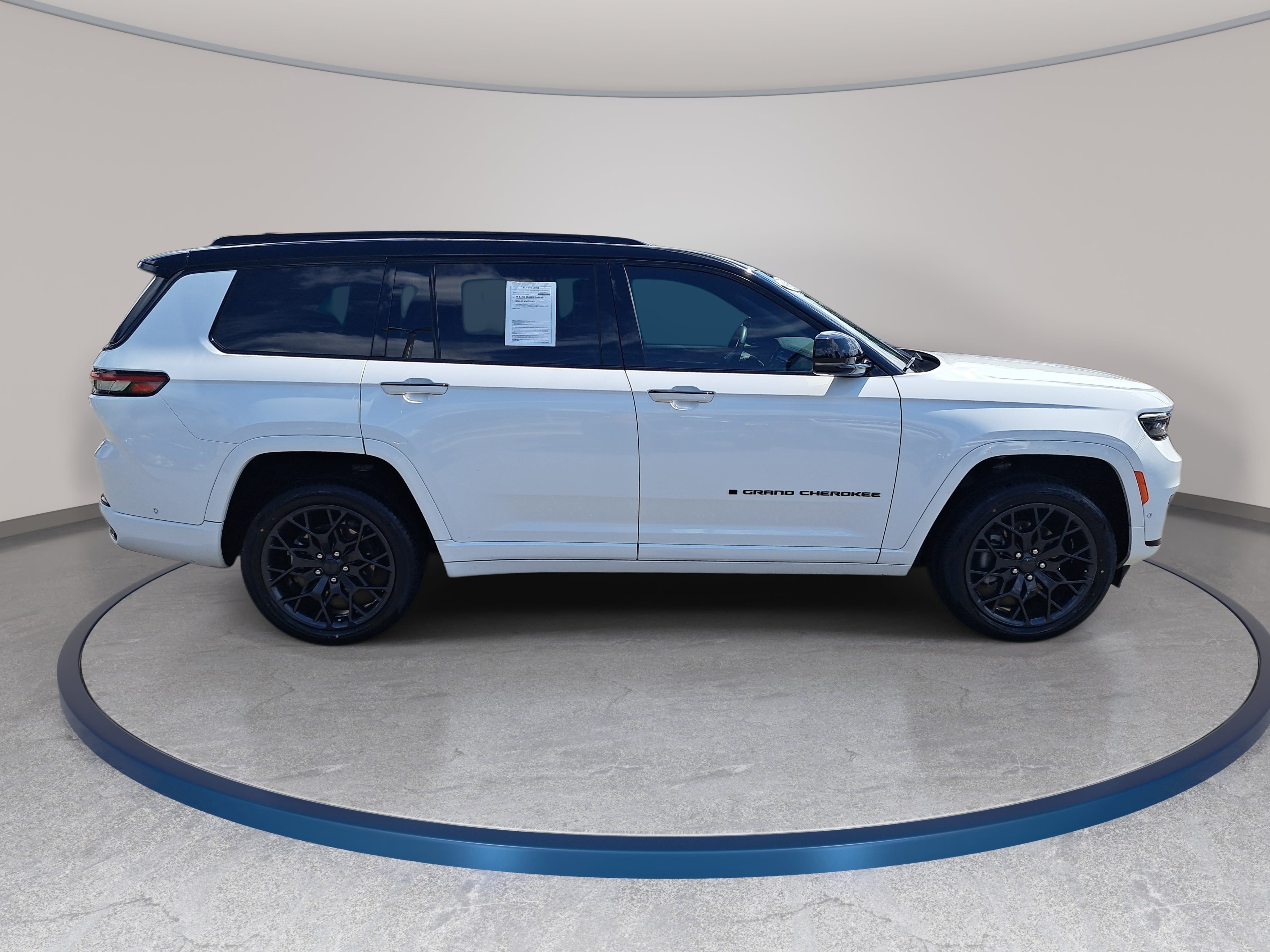 Used 2024 Jeep Grand Cherokee L Summit AWD/4WD image 4