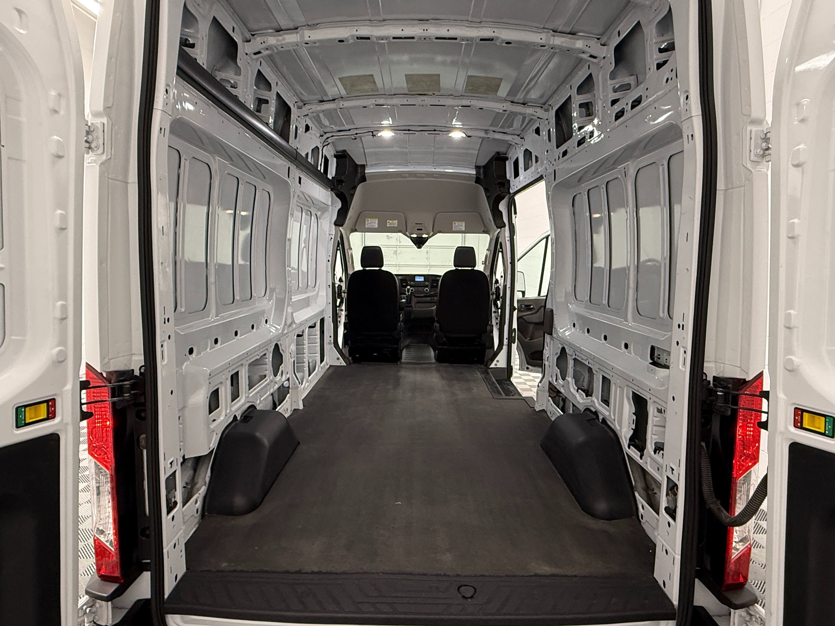 Used 2024 Ford Transit 250 148 High Roof RWD image 23