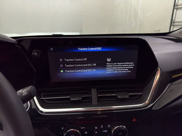 Used 2025 Chevrolet Trax ACTIV w/ Sunroof Package image 28