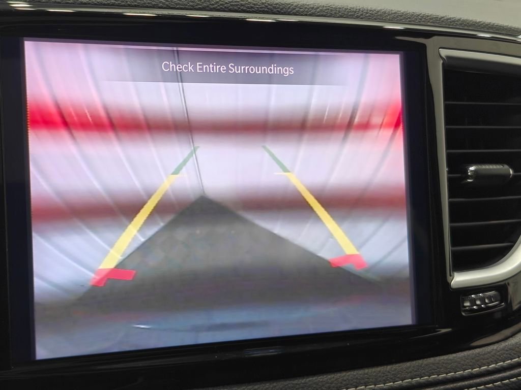 Used 2025 Chrysler Pacifica Limited image 7