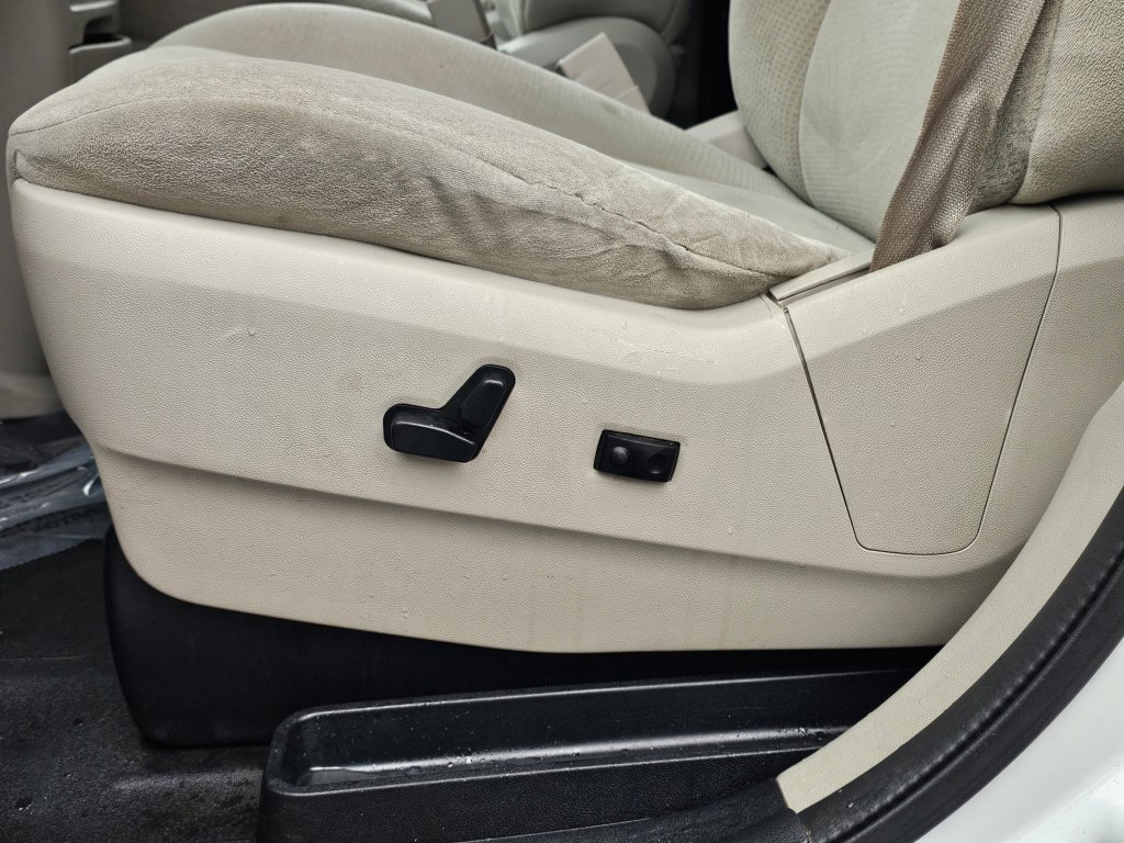 Used 2014 RAM C/V Tradesman image 25