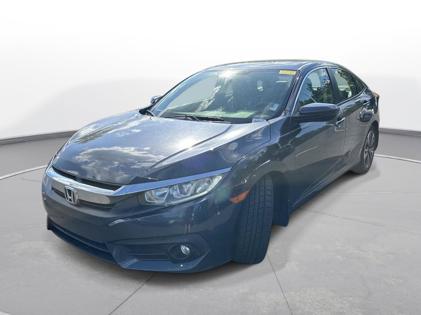 Used 2016 Honda Civic EX-T image 2