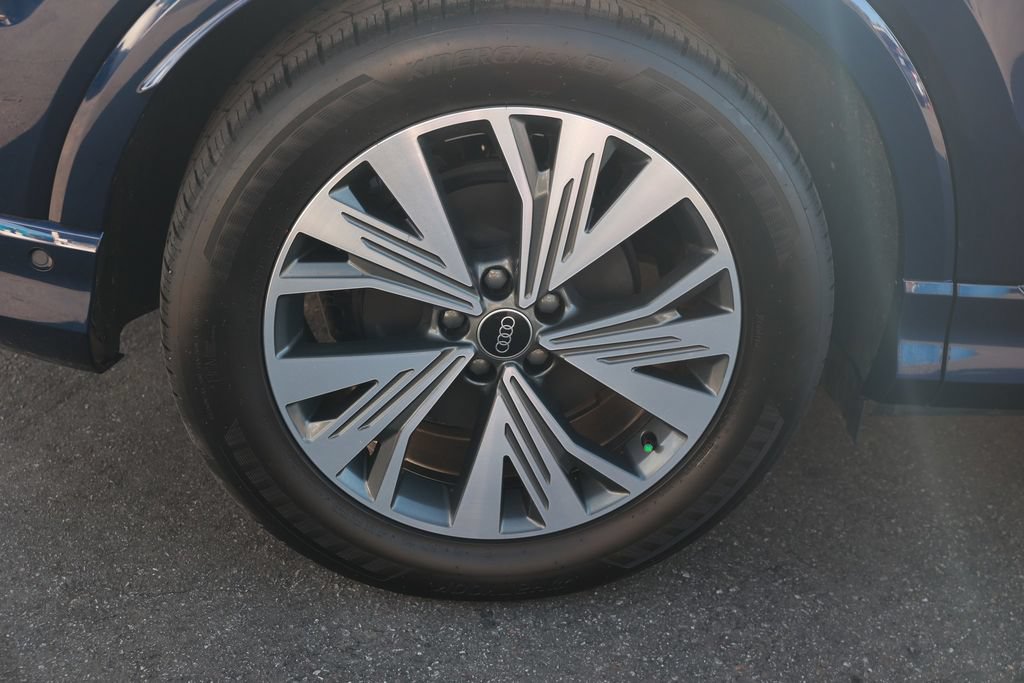 Used 2023 Audi Q4 e-tron Premium Plus w/ Premium Plus RWD image 9
