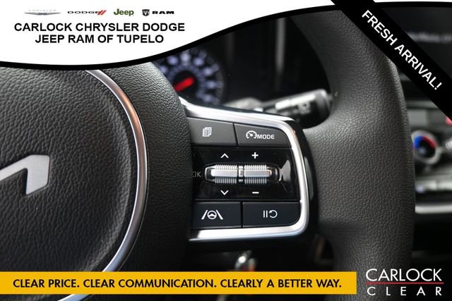 Used 2023 Kia Sorento LX FWD image 16