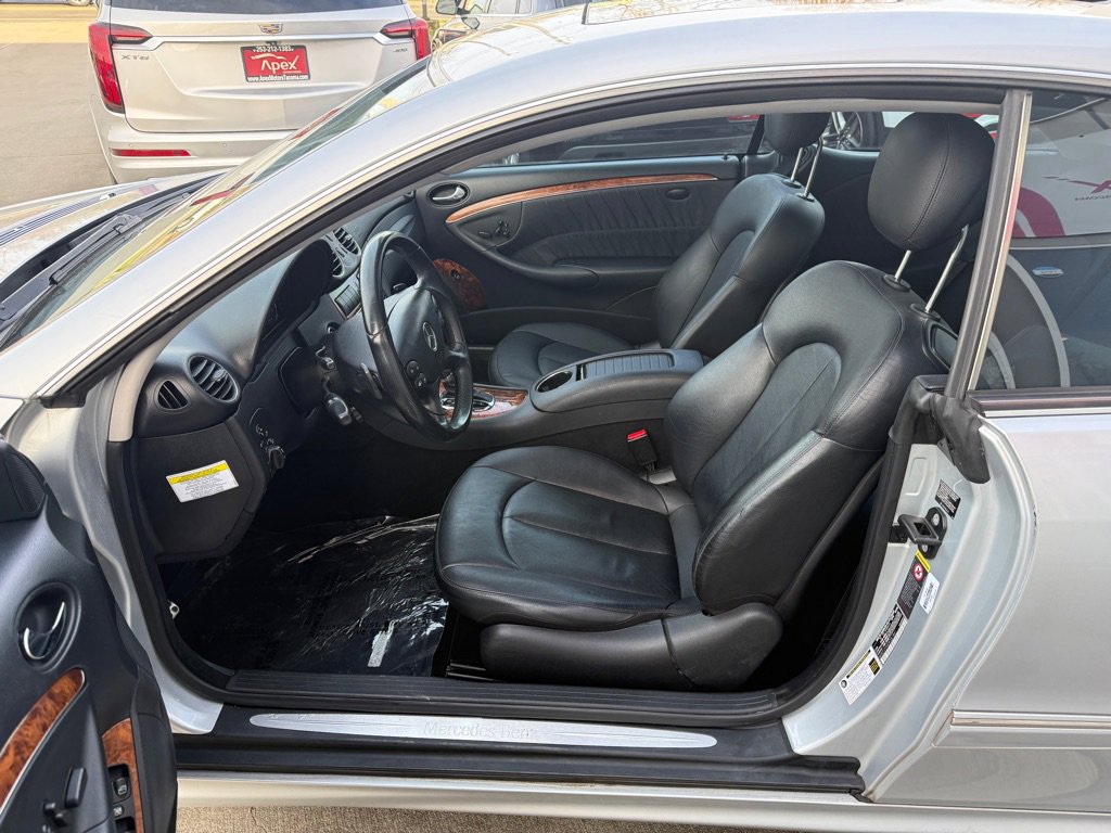 Used 2009 Mercedes-Benz CLK 550 Coupe w/ Premium I Pkg image 12