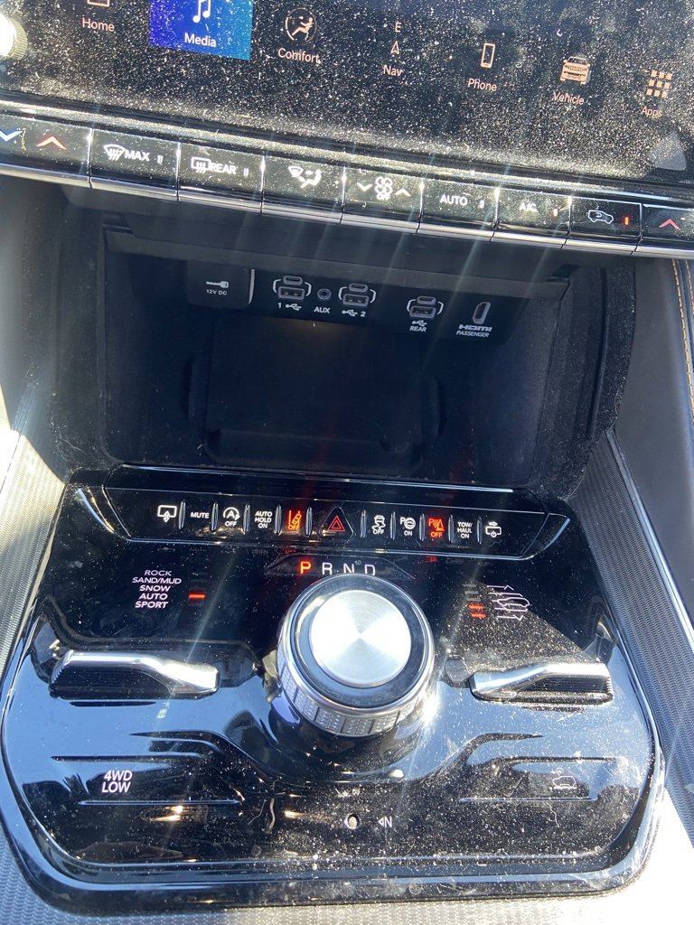 Used 2023 Jeep Grand Wagoneer Series III w/ Rear Seat Video Group 1 image 27