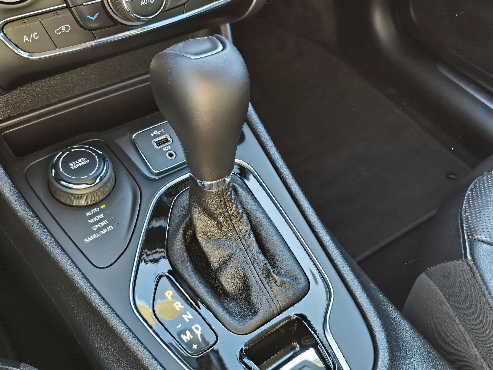 Used 2019 Jeep Cherokee Limited AWD/4WD image 26