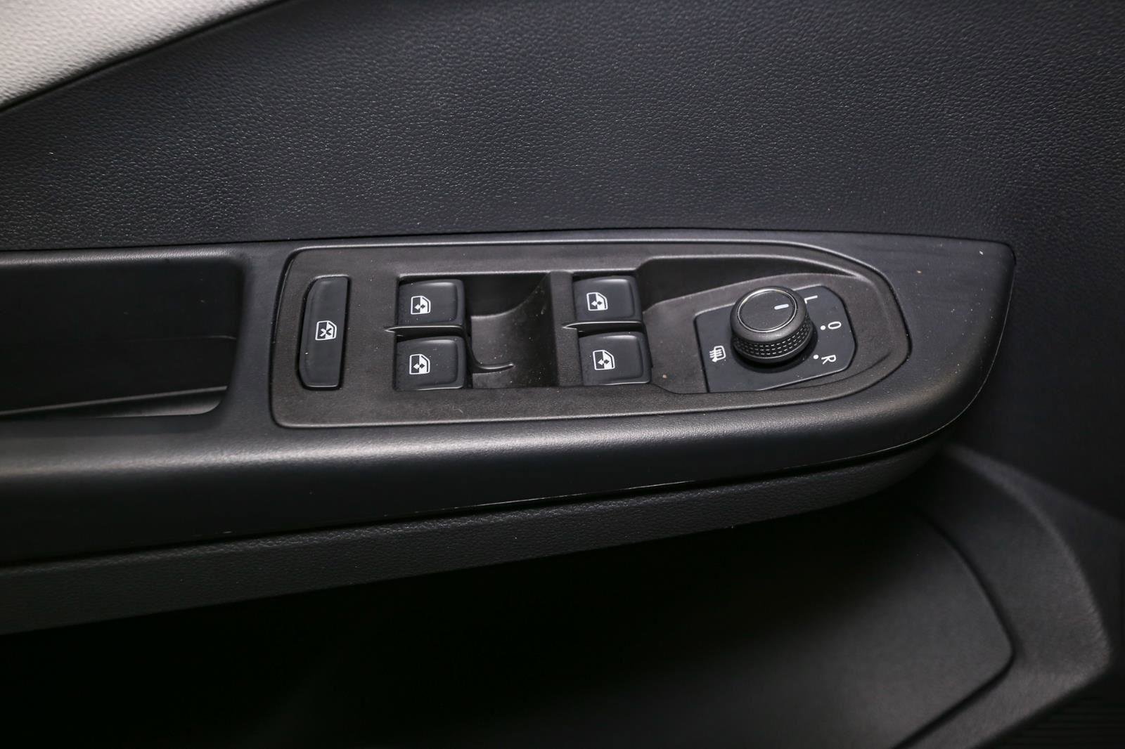 Used 2025 Volkswagen Taos SEL w/ Black Wheel Plus Package image 40