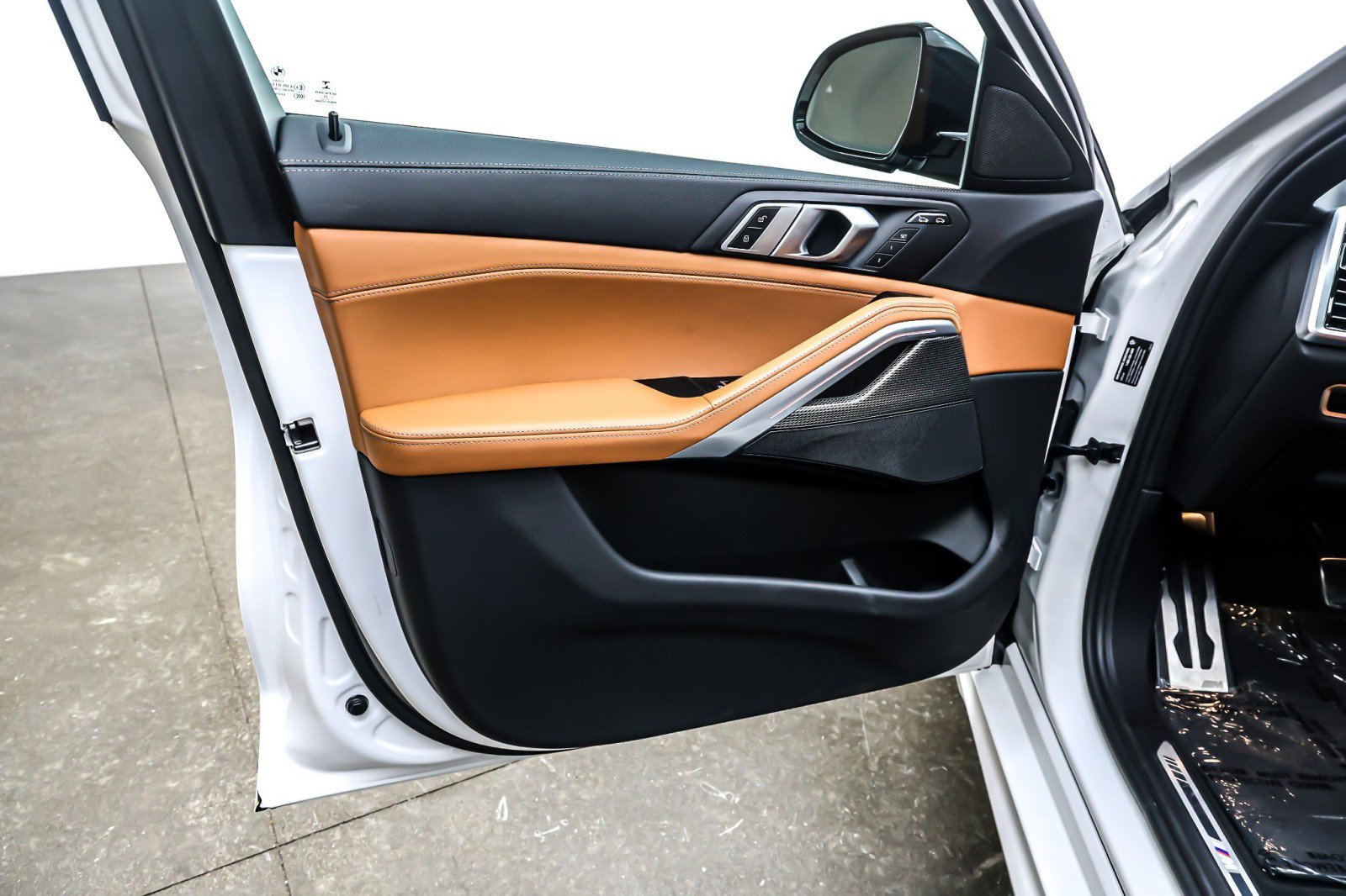 Used 2022 BMW X6 xDrive40i w/ M Sport Package image 21