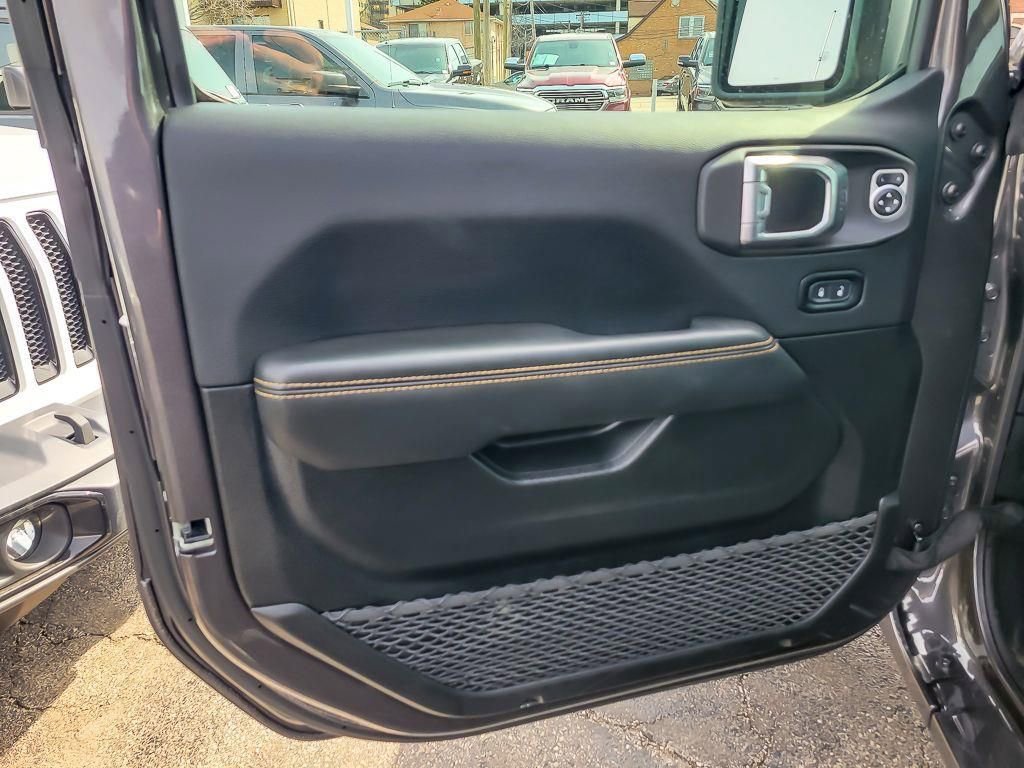 Used 2025 Jeep Wrangler Unlimited Sahara w/ Safety Group AWD/4WD image 18