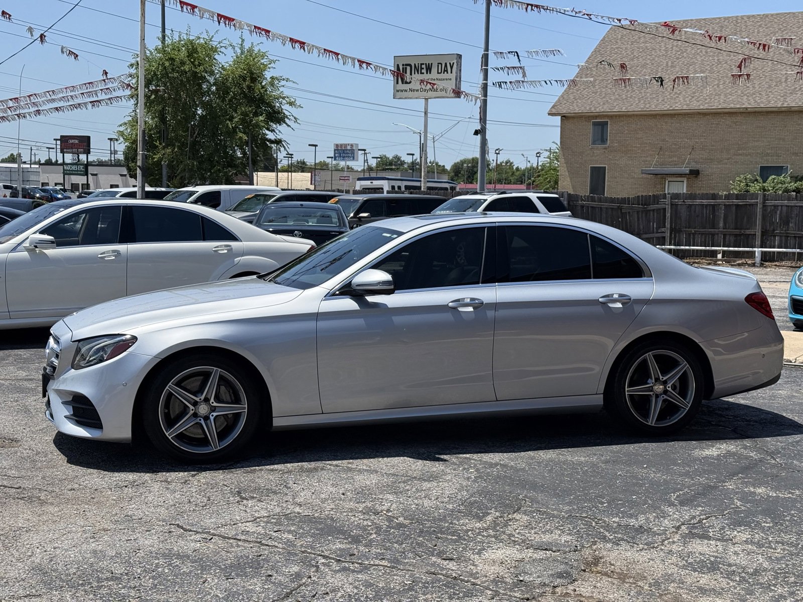 Used 2017 Mercedes-Benz E 300 4MATIC image 4