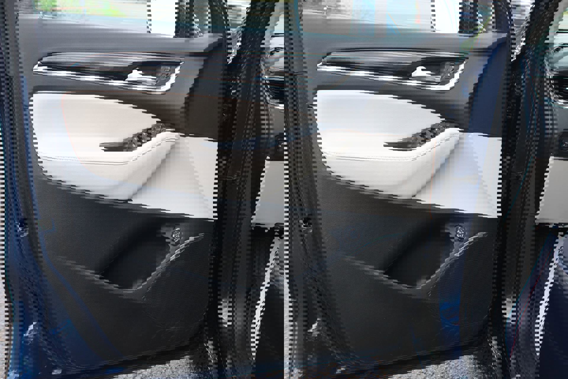 Used 2023 Buick Enclave Essence w/ Experience Buick Package FWD image 12