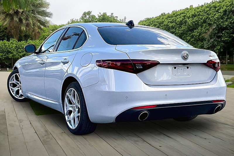 Used 2021 Alfa Romeo Giulia Ti RWD image 9