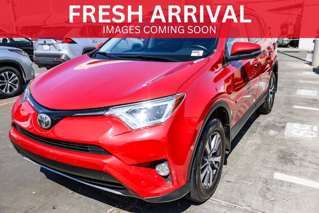 Used 2017 Toyota RAV4 XLE AWD/4WD image 1