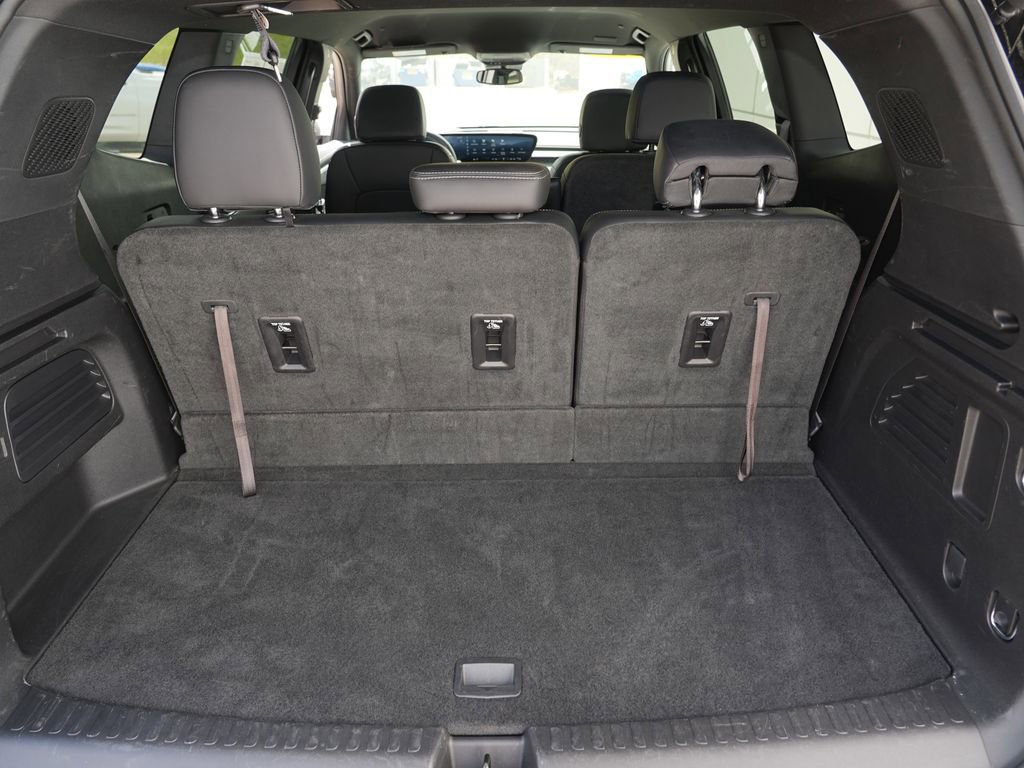 Used 2025 Buick Enclave Preferred AWD/4WD image 28