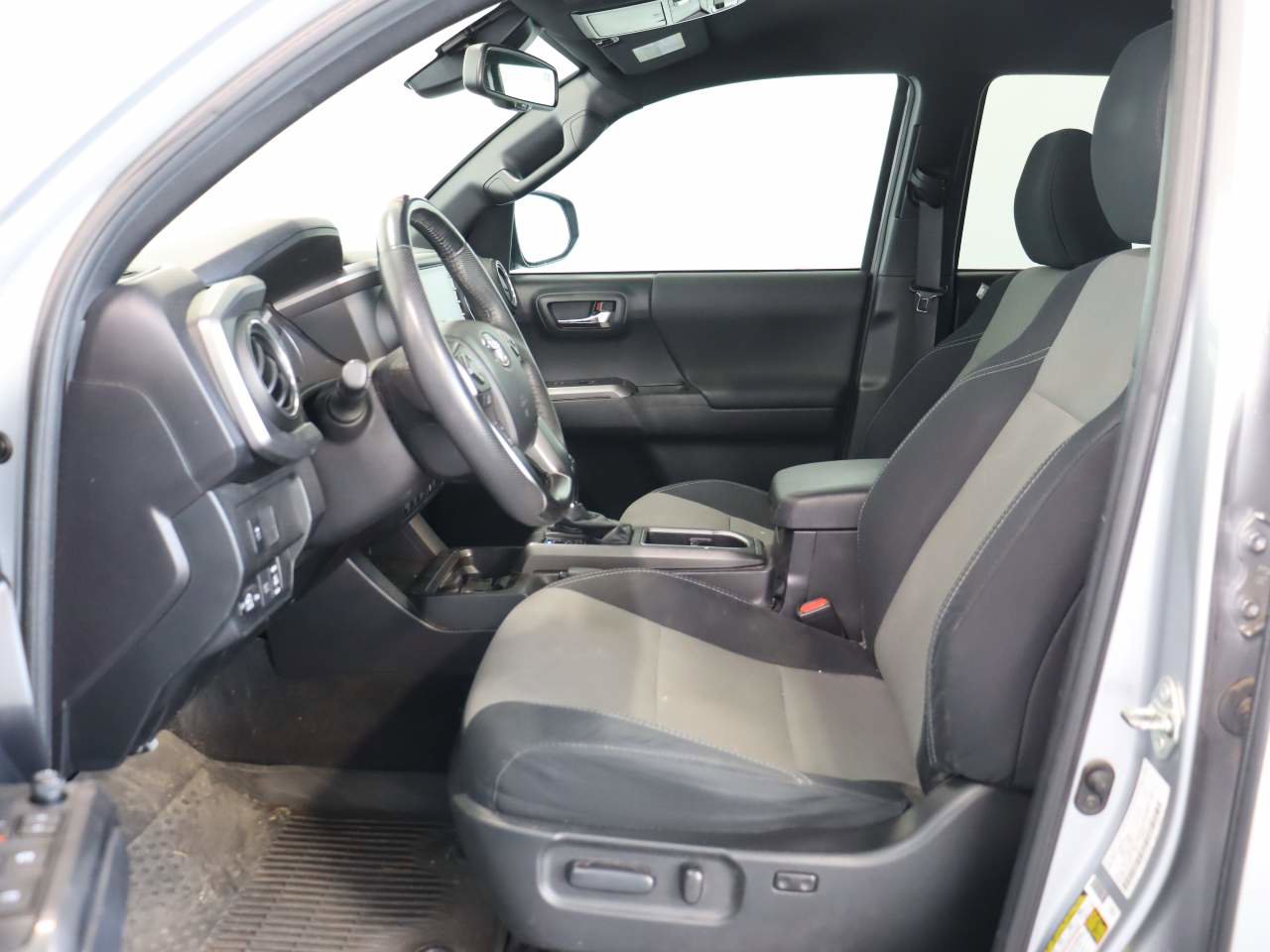 Used 2021 Toyota Tacoma TRD Sport w/ Technology Package RWD image 7