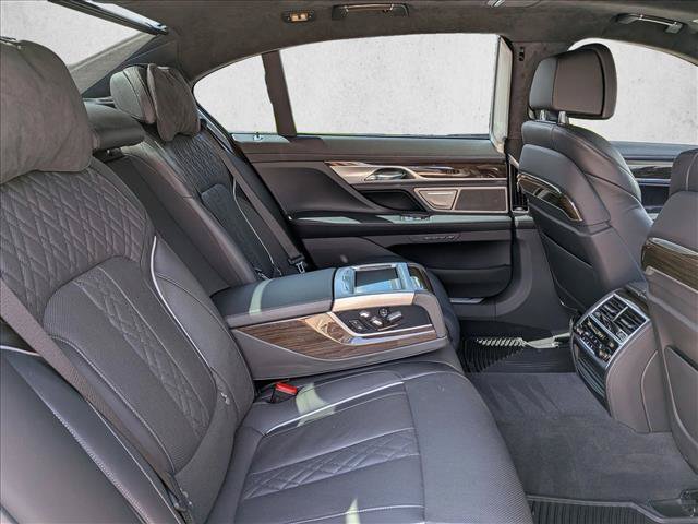 Used 2022 BMW M760i xDrive w/ Luxury Rear Seating Package AWD/4WD image 17