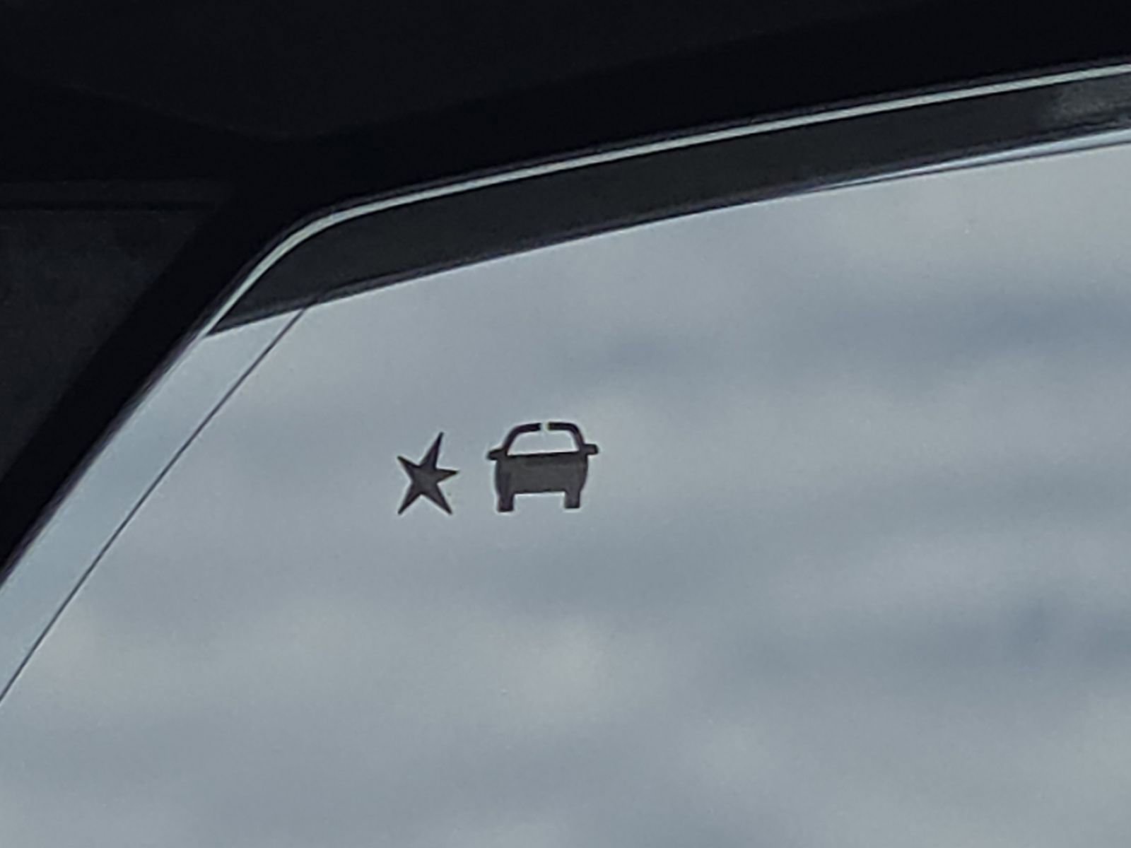 Used 2021 GMC Yukon AT4 w/ Technology Package image 11