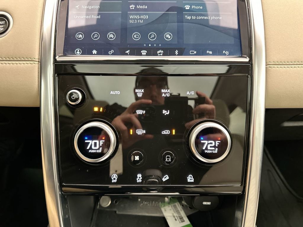 Used 2020 Land Rover Discovery Sport SE image 13