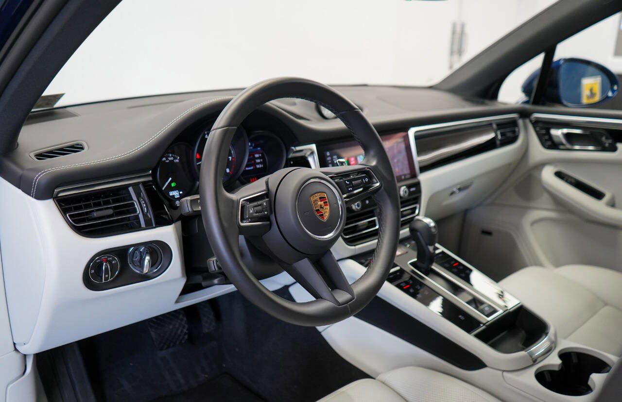 Used 2024 Porsche Macan image 44