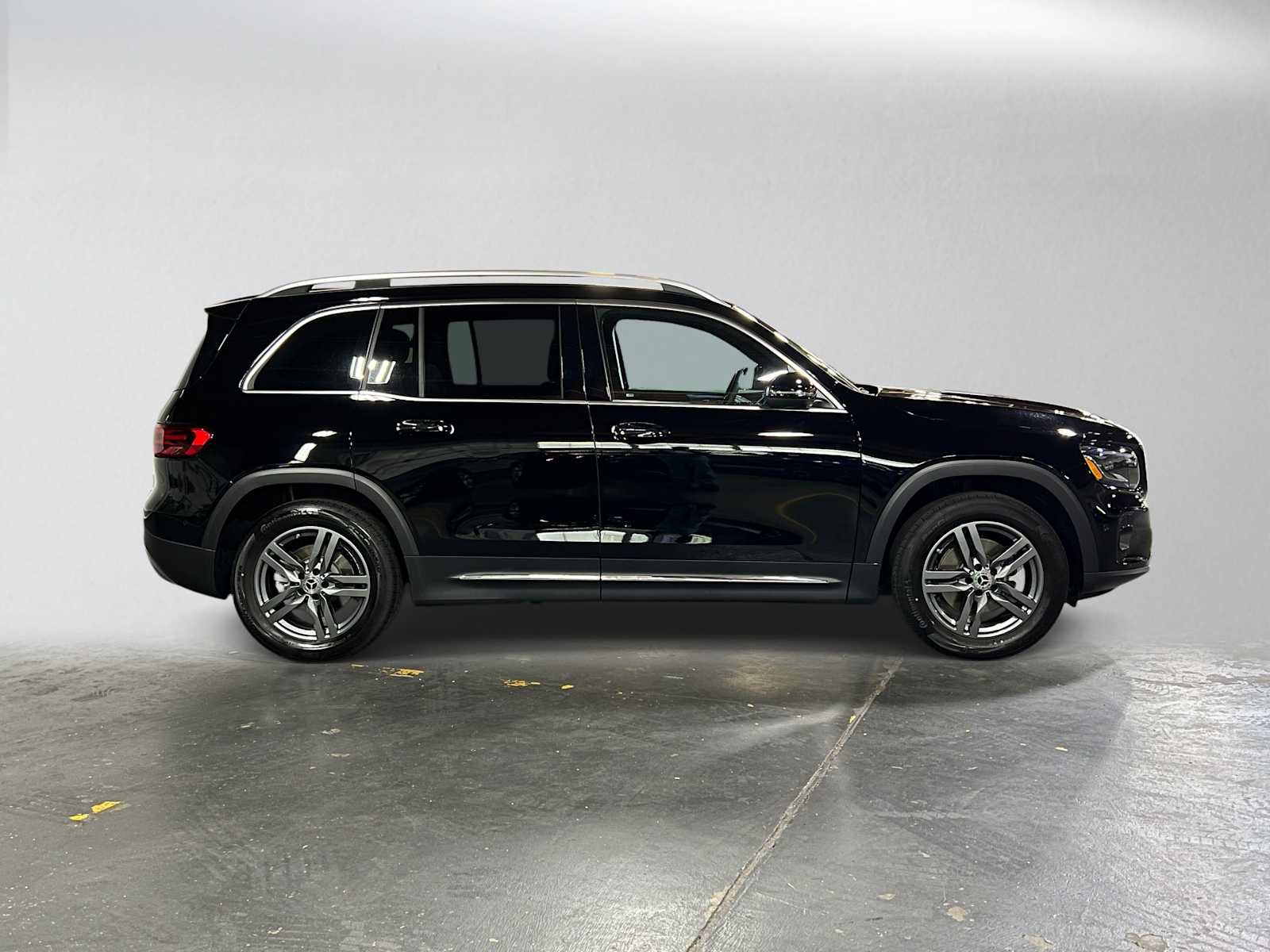 Certified 2026 Mercedes-Benz GLB 250 4MATIC image 2