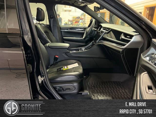 Used 2024 Jeep Grand Cherokee Trailhawk w/ Advanced Protech Group II image 37