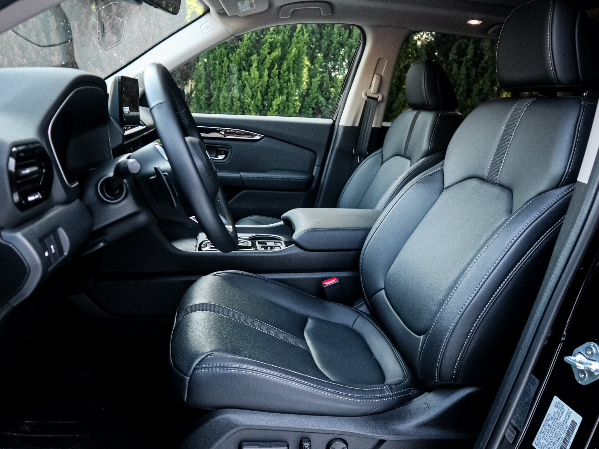 Used 2025 Honda Pilot Touring image 7