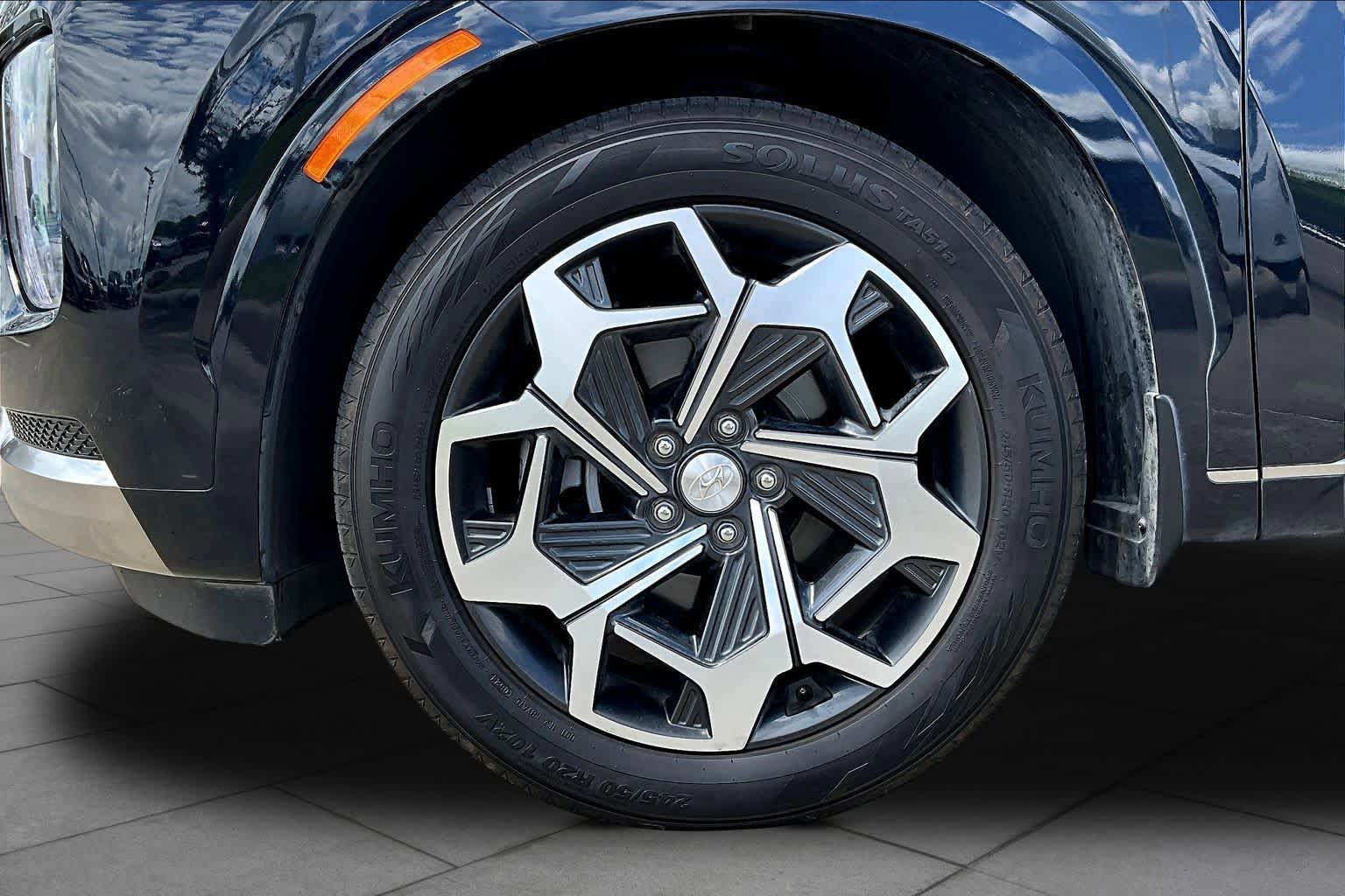 Used 2022 Hyundai Palisade Calligraphy image 9