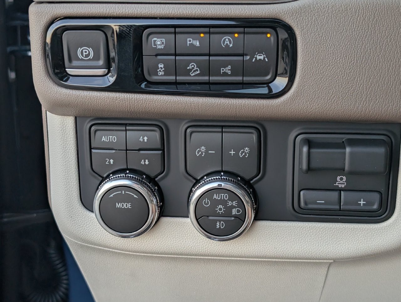 New 2027 GMC Yukon Denali w/ Advanced Technology Package AWD/4WD image 17